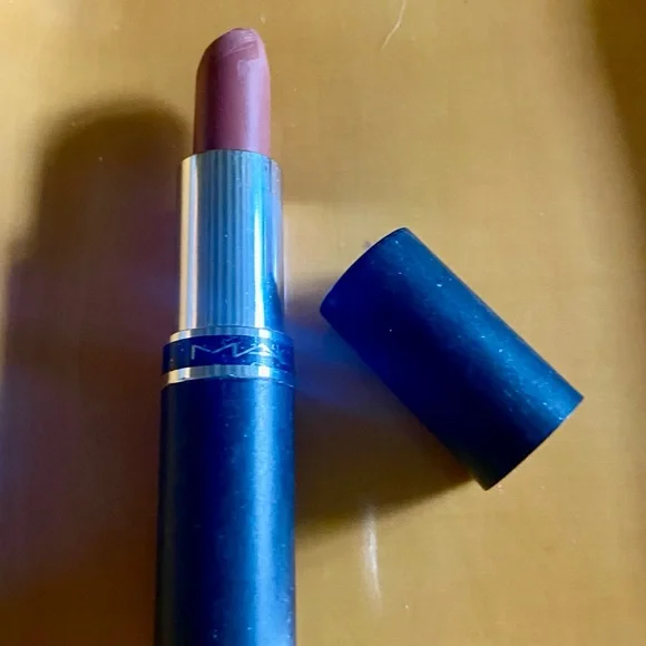MAC.Lipstick. Spiritbroken tipretro